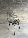 Chaise en fil de fer noire