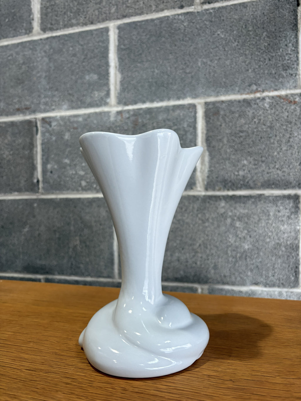 Vase sculptural gris