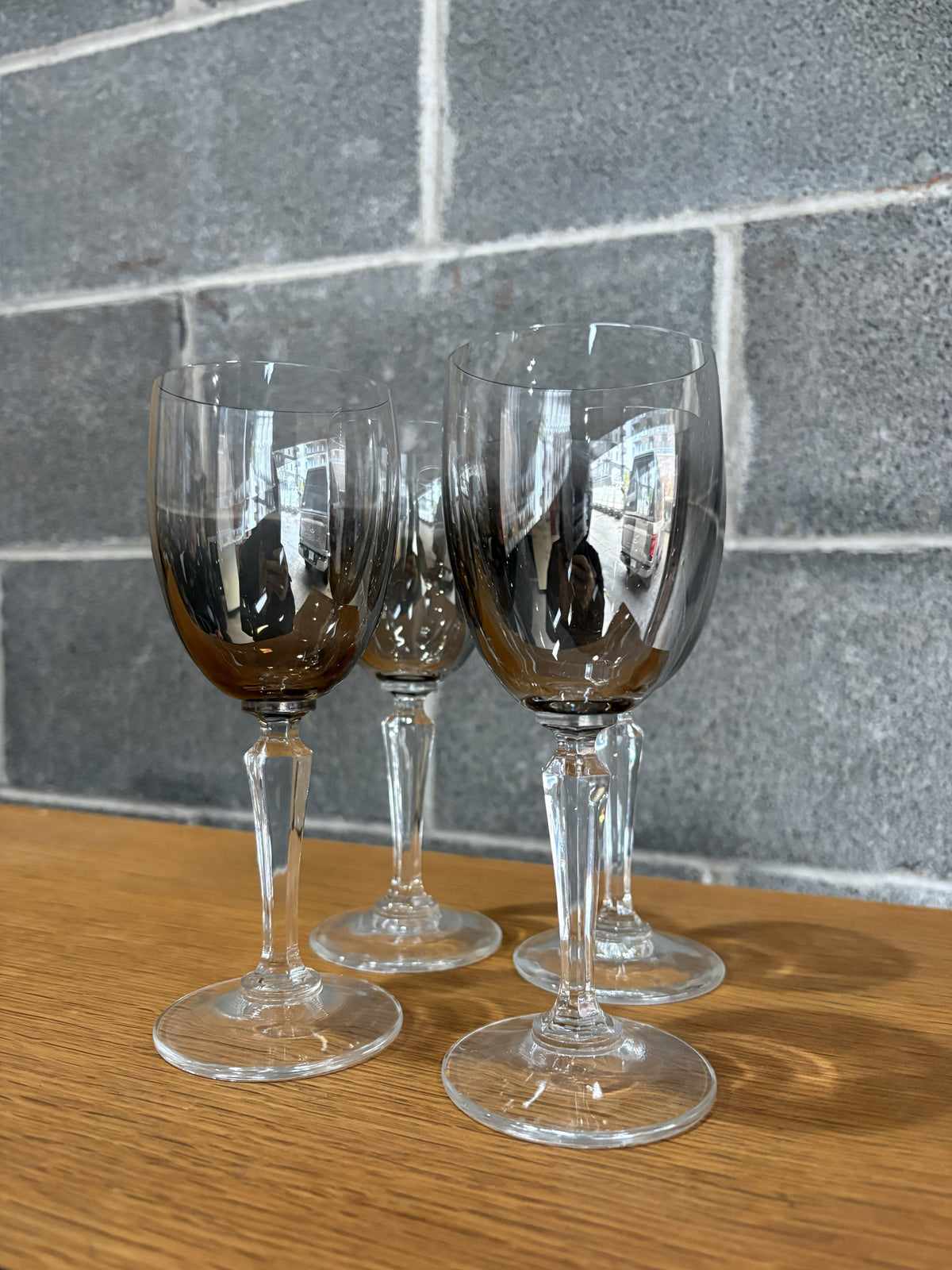 Ensemble de verres à vin en verre fumé