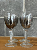Ensemble de verres à vin en verre fumé